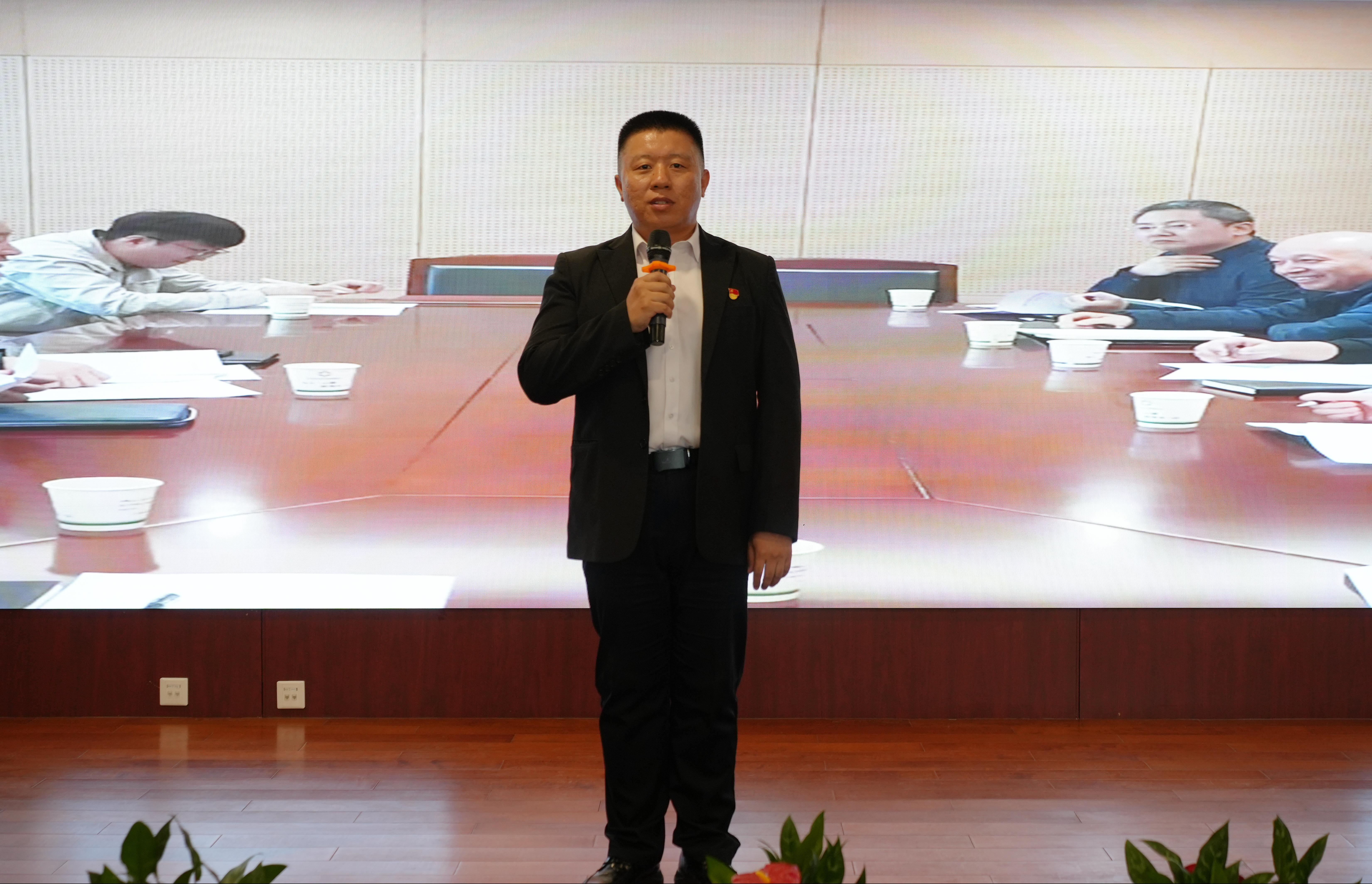 冶磊(1).jpg