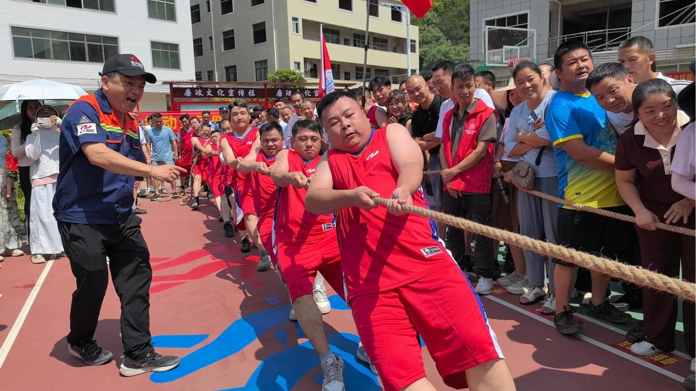 宏大爆破贊助關市鎮“宏大杯”第二屆全民拔河比賽.jpg
